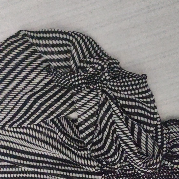 Women's Blouse - Picture 3 of 5